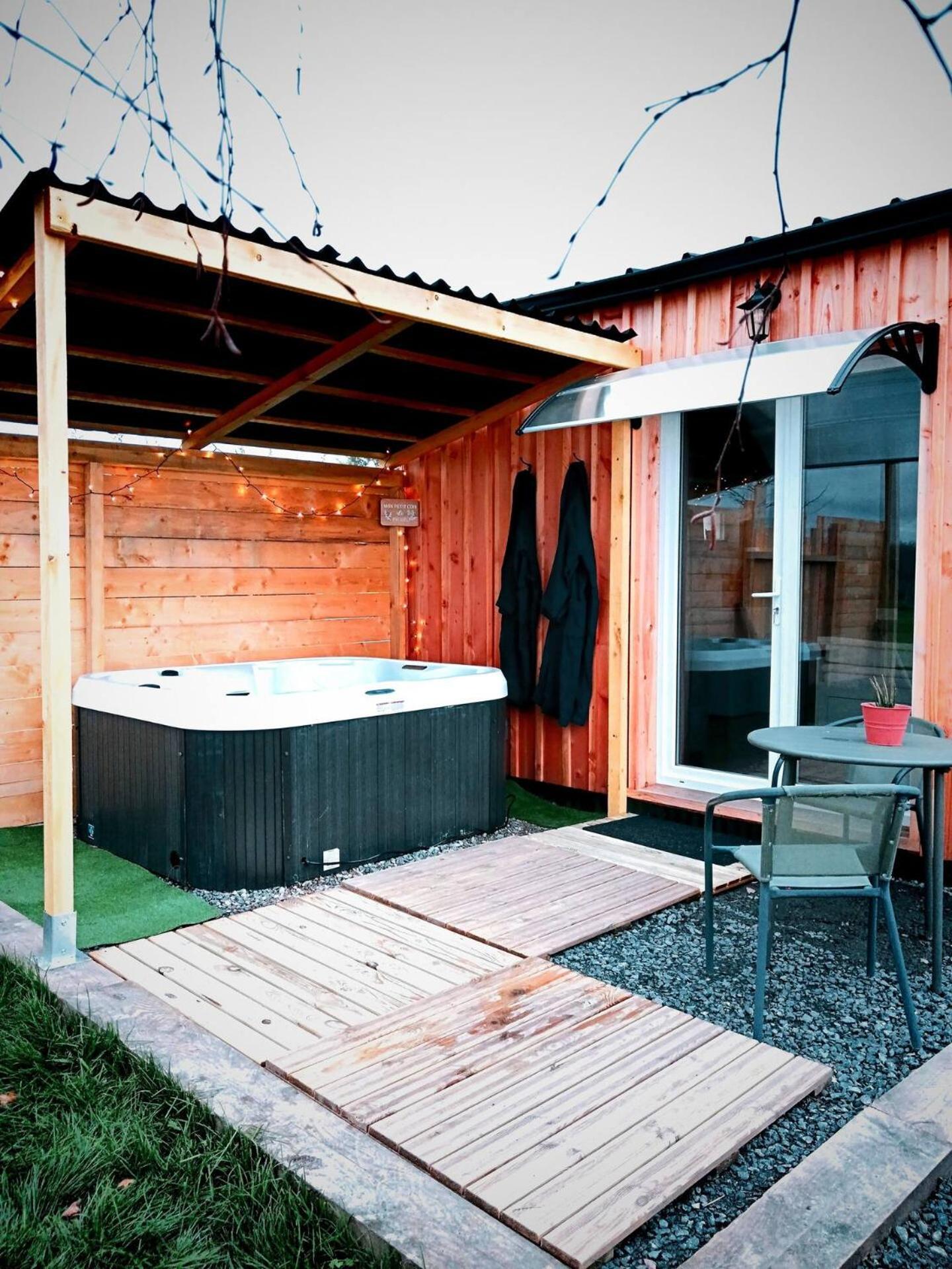 Chalet Cosy Avec Option Jacuzzi Saint-Genes-de-Fronsac Eksteriør bilde
