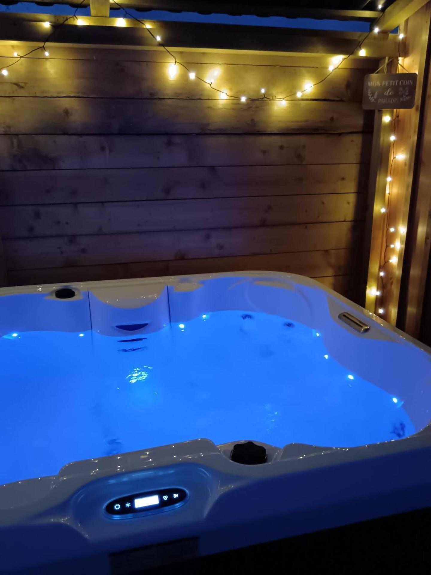 Chalet Cosy Avec Option Jacuzzi Saint-Genes-de-Fronsac Eksteriør bilde
